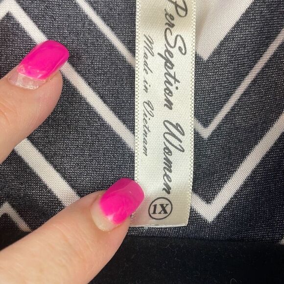 Per Seption Women's Chevron-Print Short Sleeve Layered Blouse Black & White 1X - Picture 7 of 10